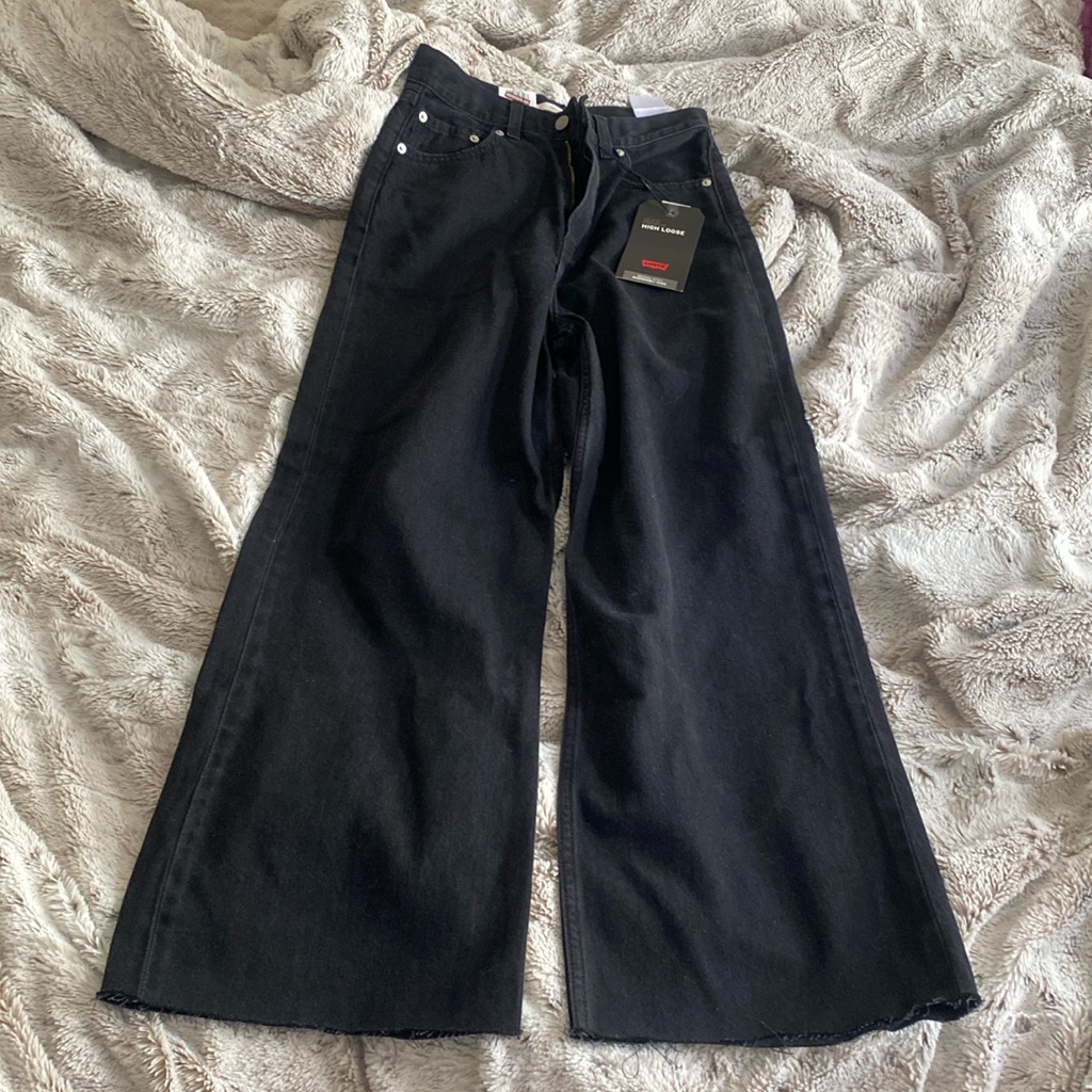 Brand New Levis High Loose Jeans On Sale